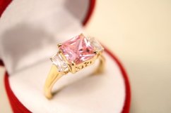 Prsteň-rúžový kameň-číre zirkóny-žlté zlato-14 karátov