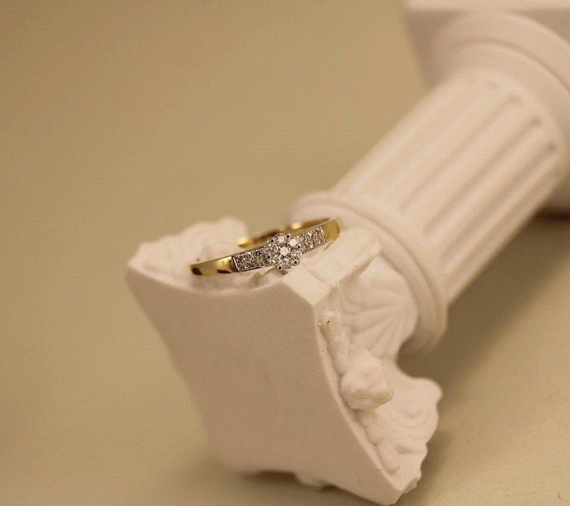 Prsteň - diamanty/centrálny briliant 0,08 ct/0,03 ct -  kombinované zlato - 14 karátov