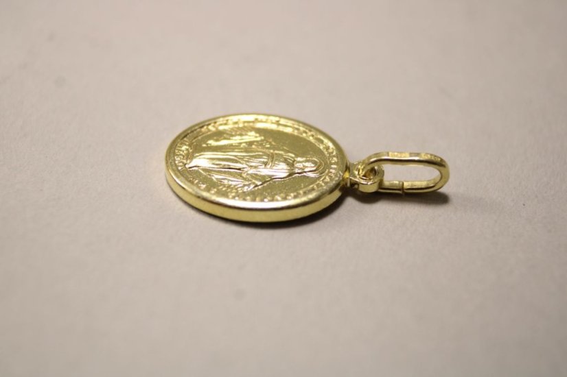 Pozlatený strieborný prívesok medailón s Pannou Máriou 2,26g, 925/1000 - Materiál: Pozlátené striebro, Váha (g): 2,26, Rýdzosť: STRIEBRO 925/1000