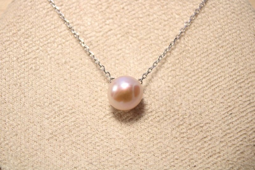 Retiazka- celebritka- ružová riečna perla- rhódiované striebro