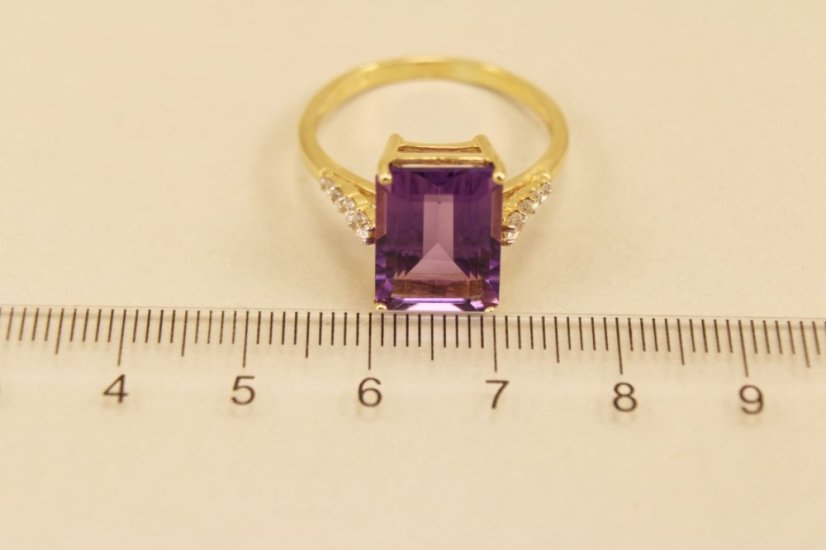 Prsteň-žlté zlato-drahokam (Ametyst) - číre zirkóny-14 karátov