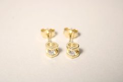 Náušnice- srdiečka-diamanty- žlté zlato- napichovačky- 14 karátov