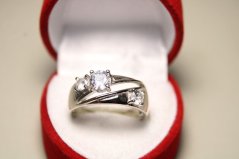 Prsteň-číre zirkóny-rhodium-striebro