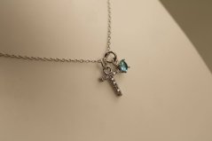 Retiazka- celebritka- písmeno T- zirkóny- rhódiované striebro