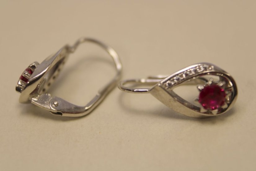 Náušnice-tvar slzy-biele zlato-patent-zirkóny-14 karátov