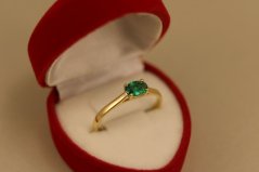 Prsteň- zelený zirkón- žlté zlato- 14 karátov