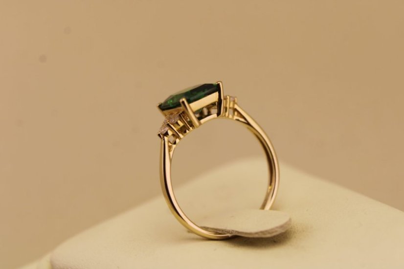 Zlatý prsteň - Štvorcový zelený zirkón - Žlté zlato - 14k