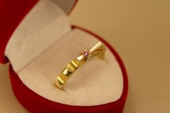 Zlatý prsteň, kombinované zlato, rúžový zirkón, veľkosť 62, 4,09 g, 14k 585/1000