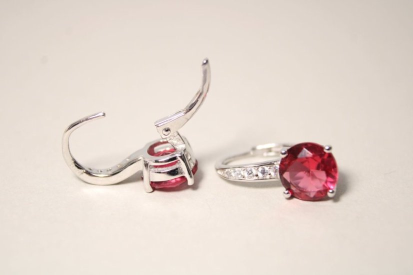 Naušnice- červený kameň v krapničkách- patent- rhódiované striebro