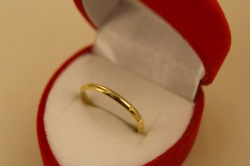 Prsteň- ruženec- jemný gravír- žlté zlato- 14 karátov