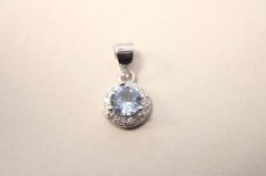 Strieborný okrúhly prívesok s belasomodrým kameňom, číre zirkóny, rhodium, 0,89 g, 925/1000