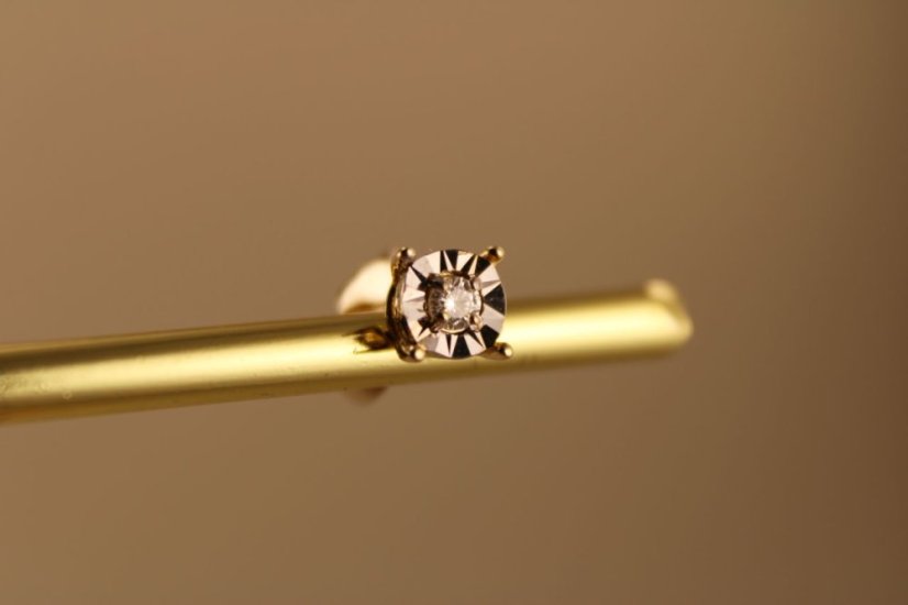 Zlaté náušnice na puzetu, kombinované zlato, diamant 0,06ct SI2 H, 1,18g 14k 585/1000