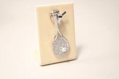 Strieborný prívesok tenisová raketa s bielou perličkou a čírymi zirkónmi, rhodium, 1,98 g, 925/1000