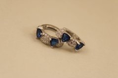 Náušnice- kruhy- číre a modré zirkóny- kĺb- rhódiované striebro- 925/1000