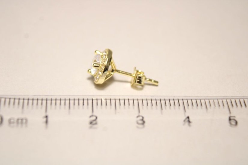 Pozlátené strieborné náušnice v okrúhlom tvare s čírymi kamienkami, puzetové zapínanie, 2,17g, 925/1000
