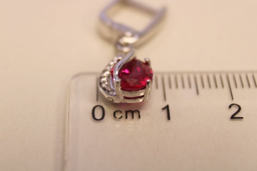 Náušnice- tvar slzy-červený kameň-číre zirkóny-francúzsky patent- rhodium-striebro