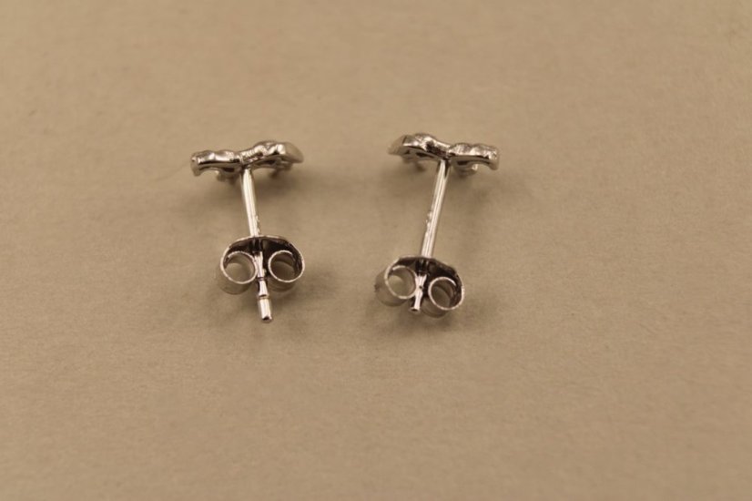 Náušnice-koník-puzetky-rhodium-striebro