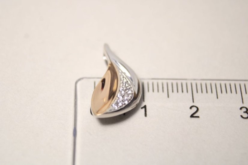 Kombinovaný strieborný prívesok daždová kvapka s kamienkami zirkónu, rhodium, 1,48 g, 925/1000 - Materiál: Pozlátené striebro, Druh kameňa: ZIRKÓN, Farba kameňa: Číry, Váha (g): 1,48, Rýdzosť: STRIEBRO 925/1000