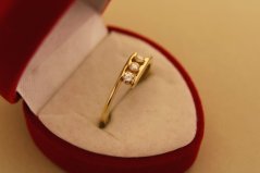 Prsteň- diamanty- H/Si2- žlté zlato- 14 karátov