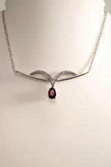 Strieborná celebritka s prírodným Granátom a čírymi zirkónmi, rhodium, 41-45 cm, 3,36 g, 925/1000