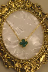 Celebritka - ďatelinka - zelený malachit - pozlátené striebro