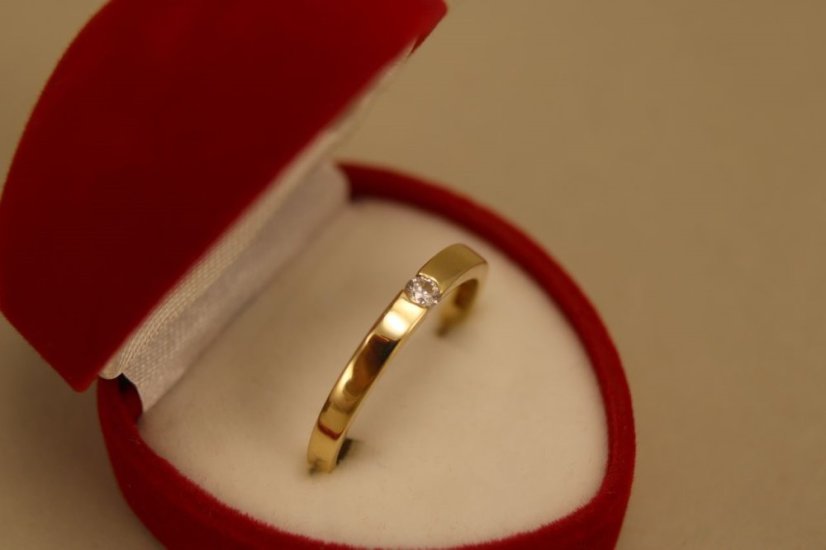 Prsteň - hladká obruč - číry zirkón - žlté zlato - 14K