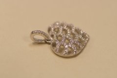 Prívesok-srdiečko-výrezávané-zirkóniky-rhodium-striebro