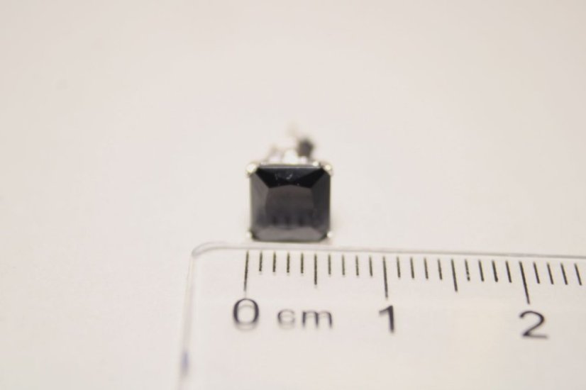 Strieborná single náušnica s čiernym zirkónom, 0,68 g, 925/1000