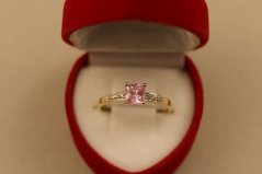 Prsteň-rúžový kameň-číre zirkóny- viacfarebné zlato-14 karátov