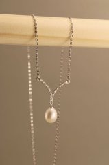 Náhrdelník - biela perla - číre zirkóny - rhodium - striebro