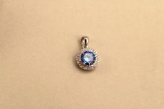 Prívesok - modrý zirkón - rhodiované striebro