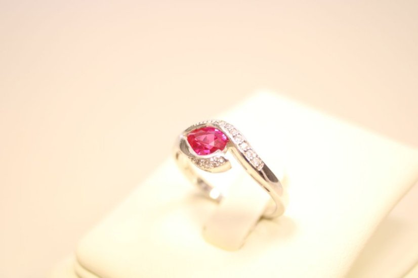 Prsteň-tvar oka-rúžový zirkón-rhodiované striebro