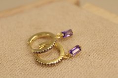 Náušnice- kruhy- fialové zirkóny- zacvakávacie- pozlátené striebro