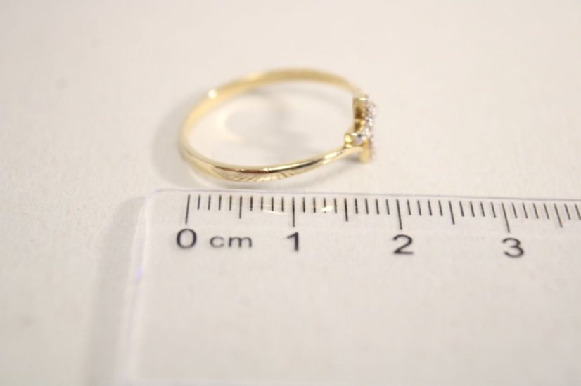 Minimalistický zlatý prsteň zo žltého zlata, krížik z čírych zirkónov, veľkosť 55, 1,12g, 14K, 585/1000 - Farba zlata: Viacfarebné zlato, Druh kameňa: ZIRKÓN, Farba kameňa: Číry, Veľkosť prsteňa: 63, Váha (g): 1,23, Rýdzosť: 14 karátov 585/1000