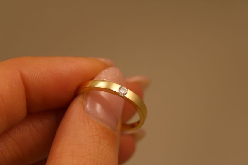 Prsteň - hladká obruč - číry zirkón - žlté zlato - 14K