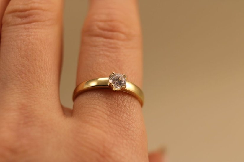 Prsteň- číry kamienok- žlté zlato- 14 karátov