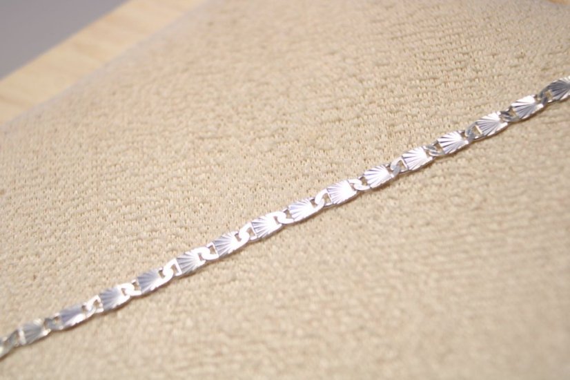 Náramok-gravírované platničky-striebro-rhodium