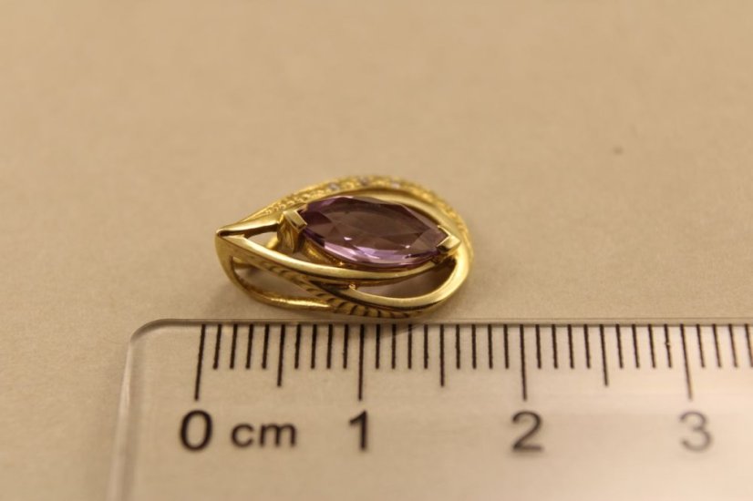 Prívesok-Ametyst-diamanty-PK/W-slzičkový tvar-žlté zlato-14 karátov