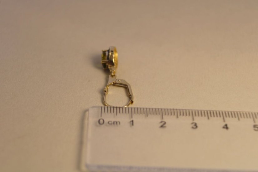 Náušnice- olivovo zelený zirkón- žlté zlato- patent- 14 karátov
