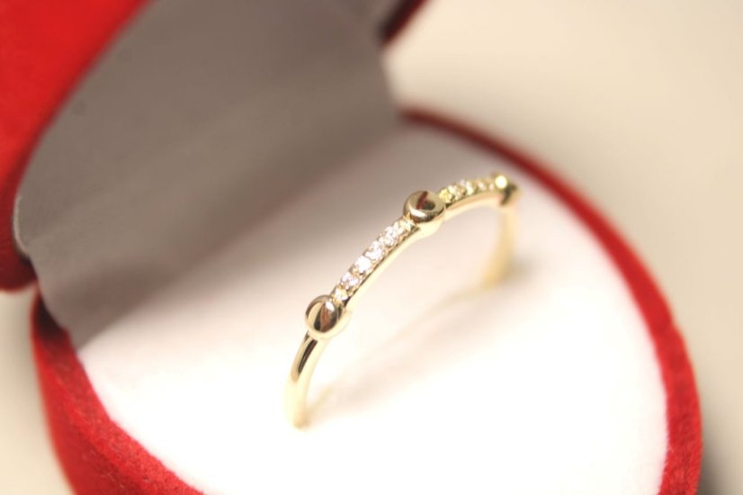 Diamantový prsteň zo žltého zlata 0,04 ct H/Si2, veľkosť 54, 1,04 g, 14 karátov 585/1000 - Farba zlata: Žltá, Druh kameňa: DIAMANT (BRILIANT), Farba kameňa: Biely, Veľkosť prsteňa: 54, Váha (g): 1,04, Rýdzosť: 14 karátov 585/1000