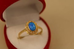 Prsteň- modrý opál- číre zirkóny- žlté zlato- 14K