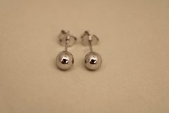 Náušnice- guličky- puzetky- rhódiované striebro