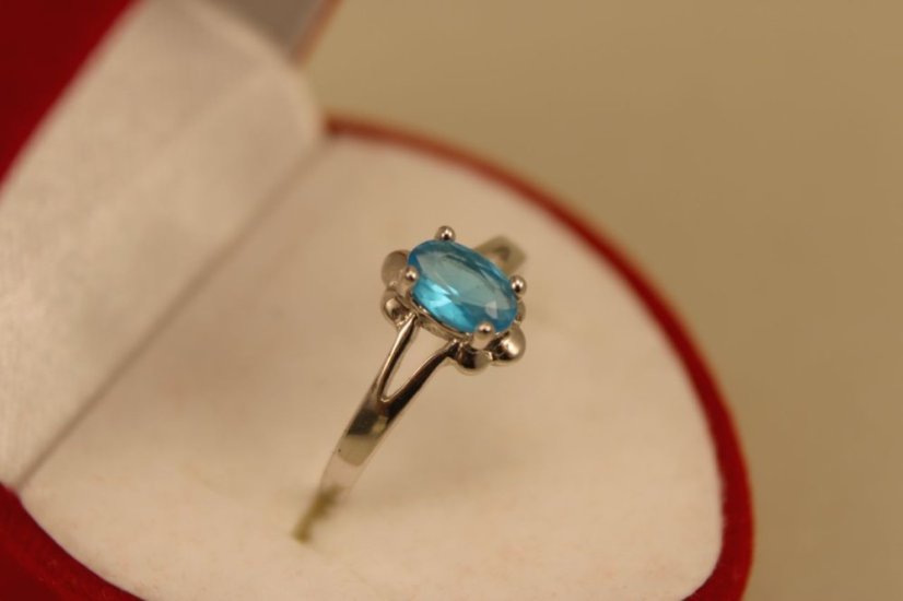 Prsteň-modrý zirkón-striebro