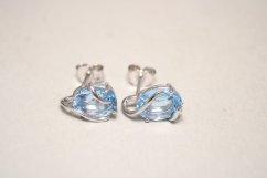 Náušnice- brúsený svetlomodrý zirkón-puzetky- rhódiované striebro