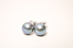 Náušnice-sivé perly-rhodium- puzetky