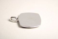 Strieborný štvorcový prívesok so smaltom a čírymi zirkónmi, rhodium, 4,18 g, 925/1000