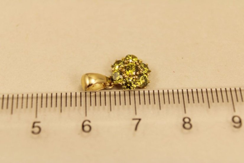 Zlatý prívesok, žlté zlato, zelené zirkóny, 0,92g 14k 585/1000