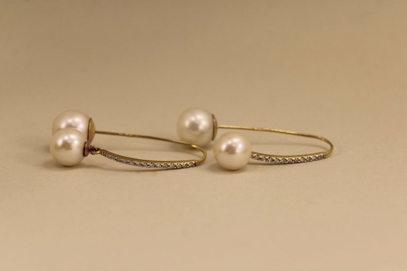 Visiace náušnice - brilianty 0,39 ct - pravé perly - žlté zlato - 14 karátov