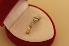 Prsteň- Topás- 0,15 ct-Brilianty- 0,06 ct H/Si2- kombinované zlato- 14 karátov