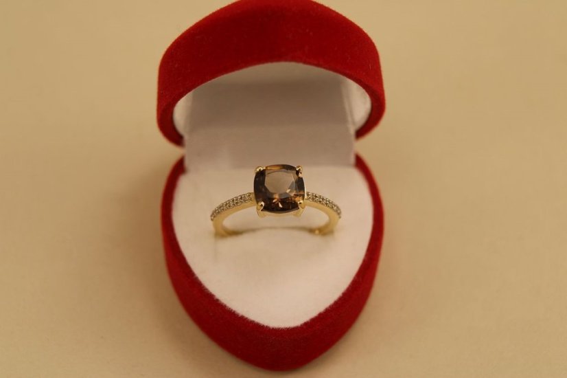 Prsteň - dýmový kremeň "smoky quartz" 2,00 ct - diamanty 0,07 ct SI2-H - žlté zlato - 14K